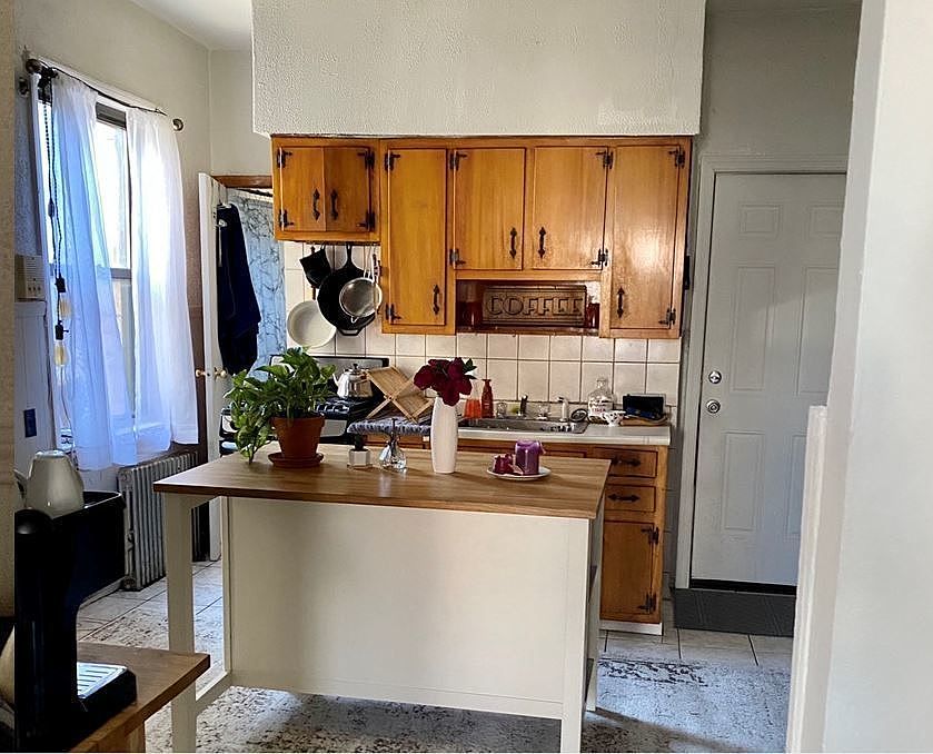 2nd image of 596 17th St #2R