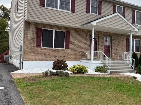 27 Quinter Ln, Temple, PA 19560