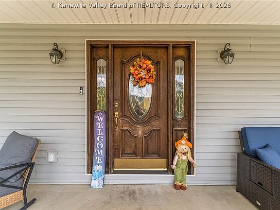 3rd image of 13 Tallwood Rd