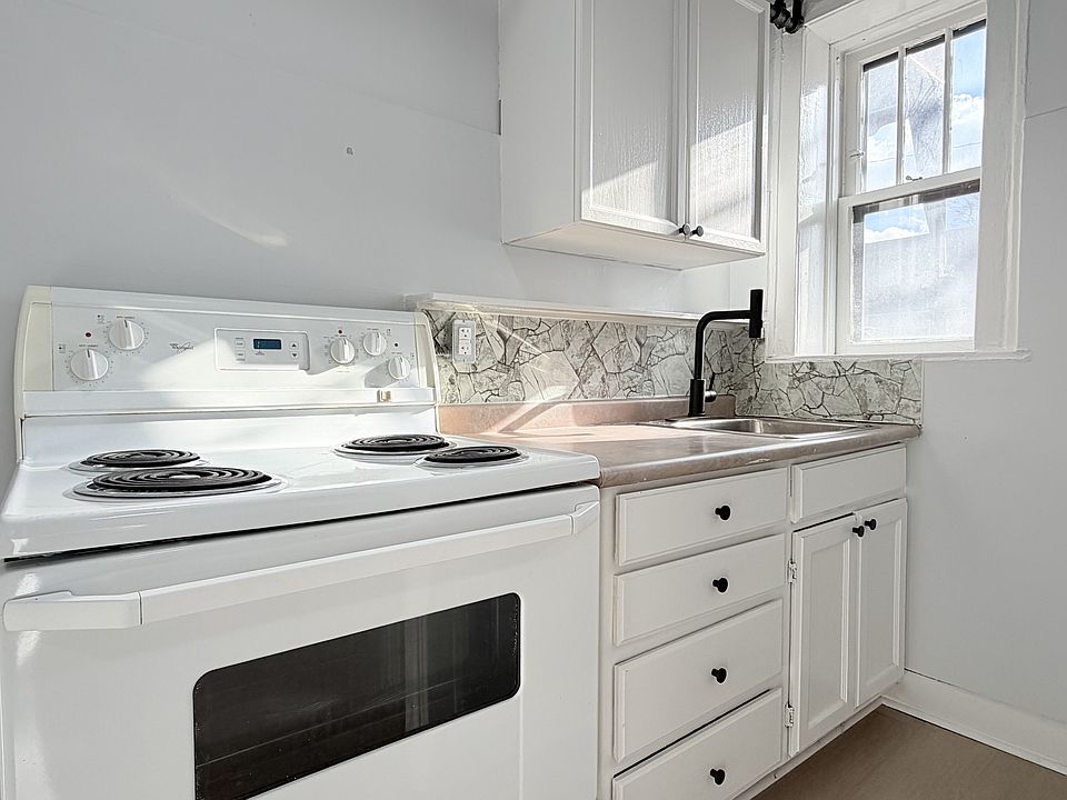 1st image of 36 Hanna St W Unit 14