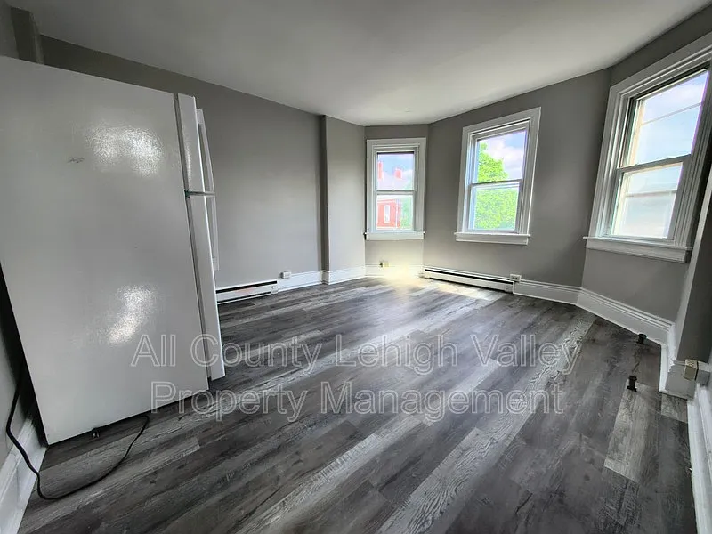 1 bed, 1.0 bath, $1,195 — Photo 4