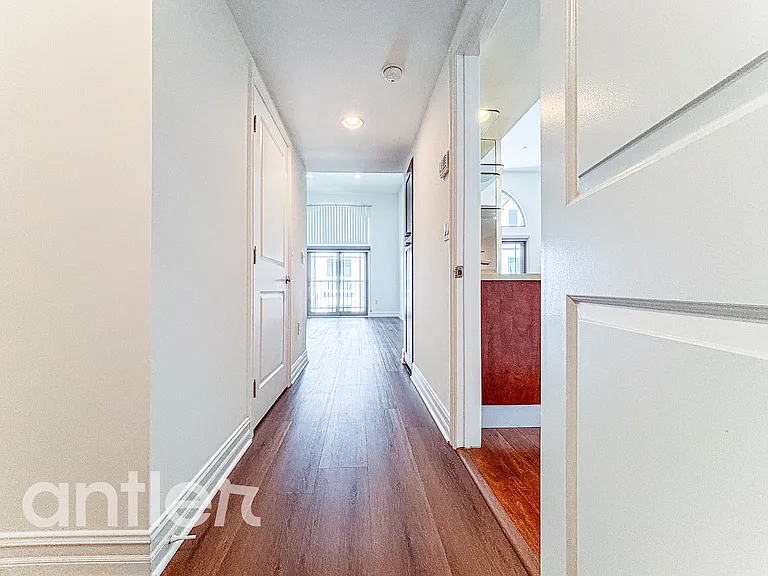 1241 S Sherbourne Dr #GPH4 — Photo 40