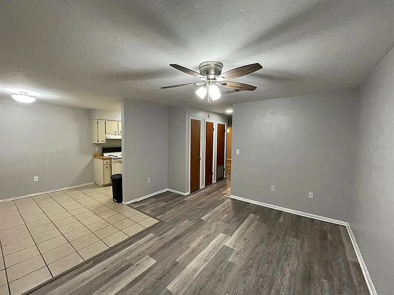 2210 SW 70th Ter — Photo 2