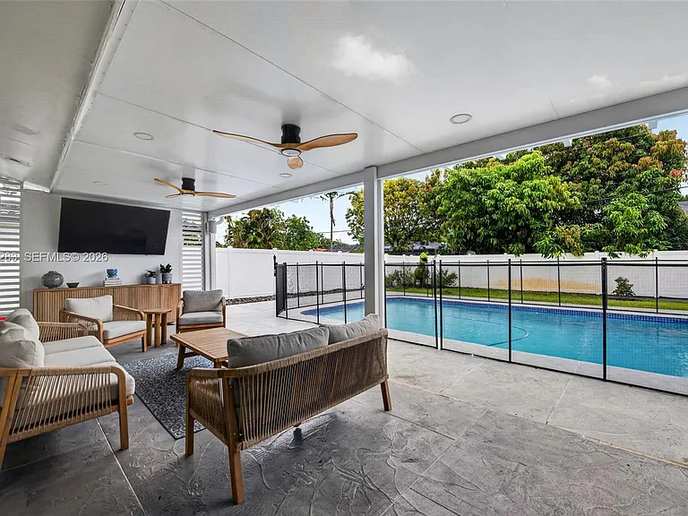410 SW 55th Ave — Photo 42