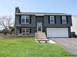 1467 S Tyler Rd, St Charles, IL 60174