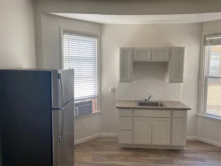 2420 Kenilworth Ave — Photo 3