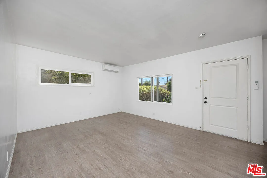2 bed, 1.0 bath, 800 sqft, $2,495 — Photo 2