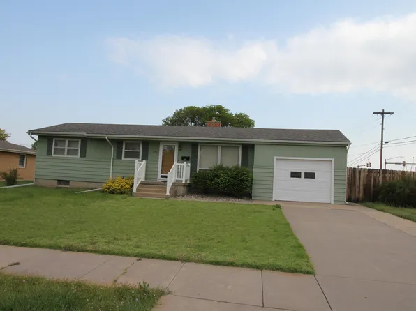 215 Circle Dr, Hays, KS 67601