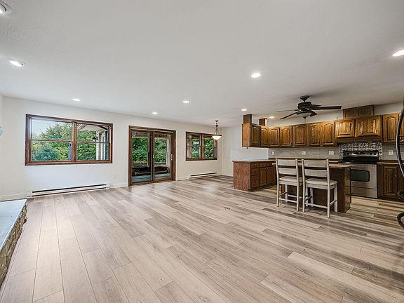 4th image of 360 W Columbus St