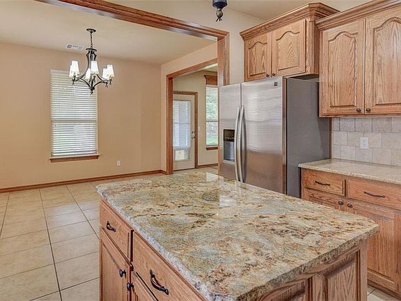 5th image of 320 N Treyton Pl