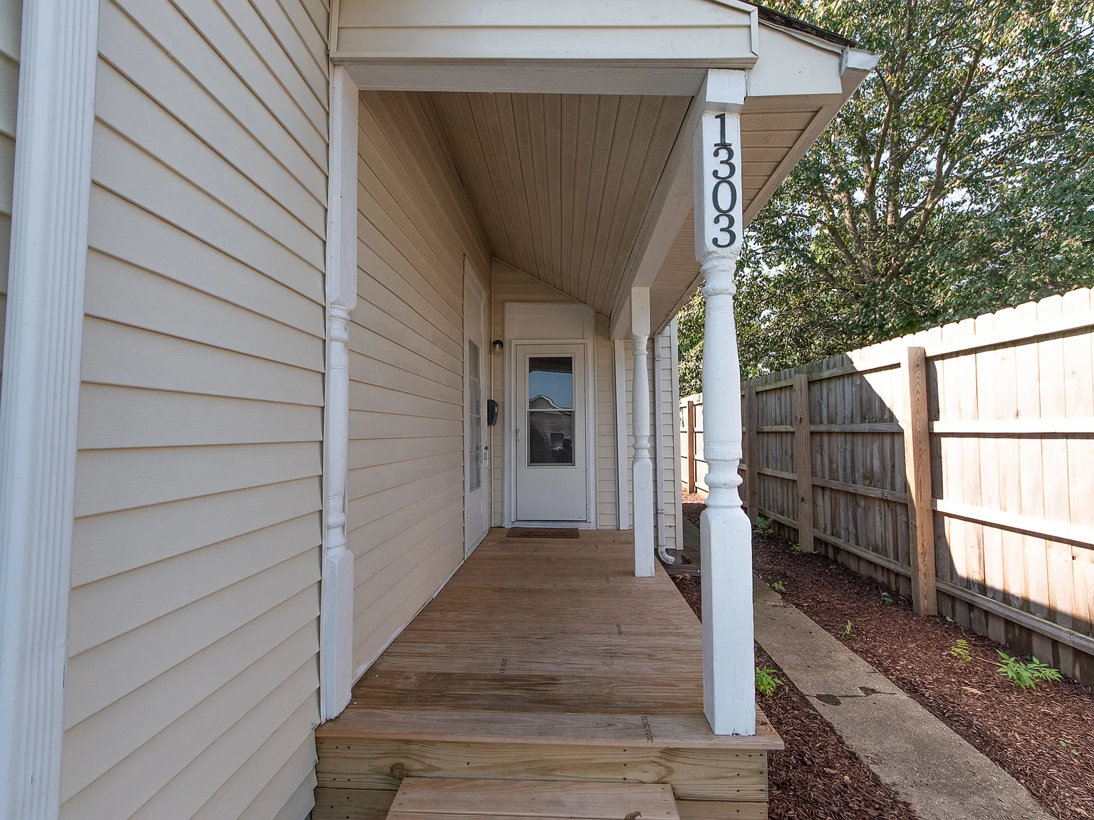 2 bed, 956 sqft, $1,450 — Photo 2
