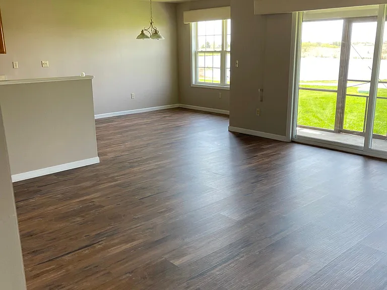 2302 N Prairie St — Photo 2