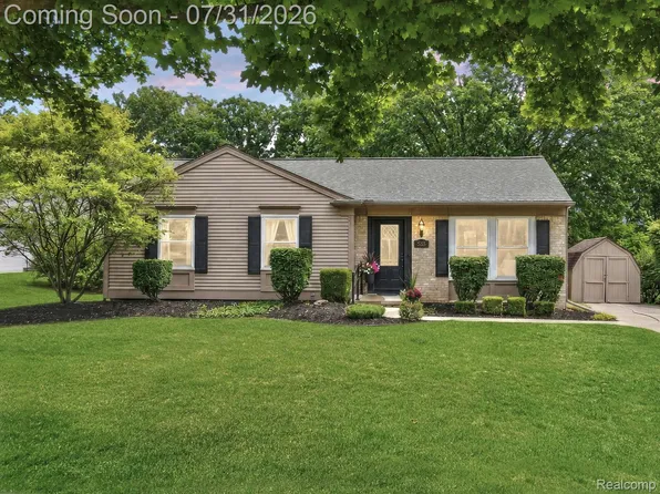 835 Bolinger St, Rochester Hills, MI 48307