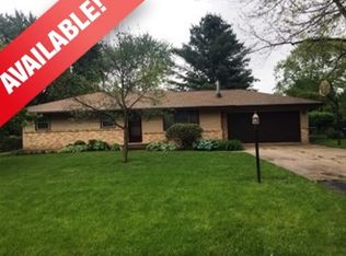 9909 Bluebonnet Dr, Machesney Park, IL 61115