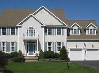 10 Cheviot Ct, Clifton Park, NY 12065