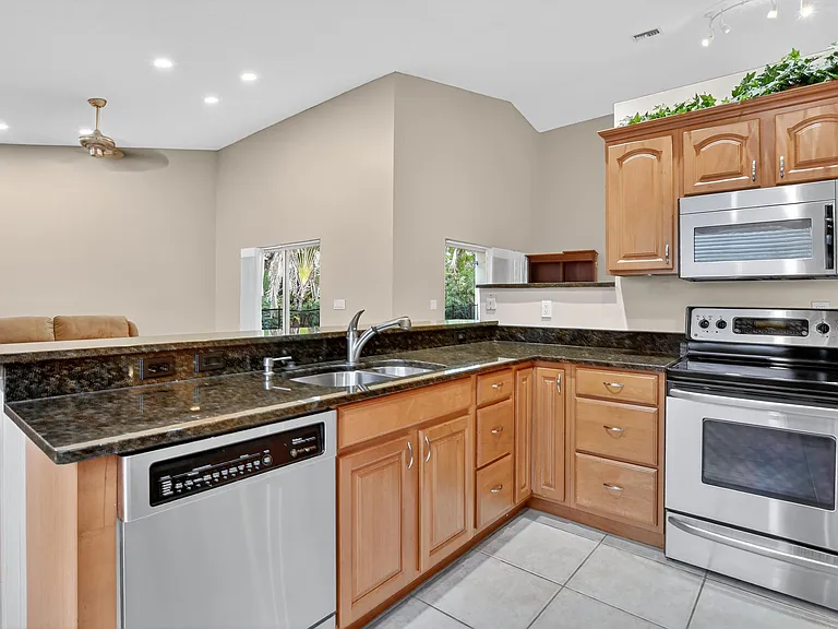 3511 NW 4th Ave — Photo 17