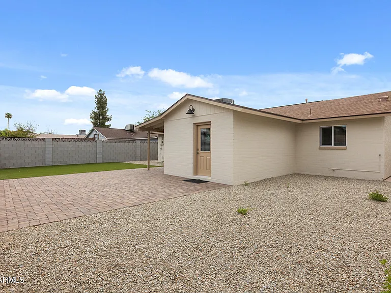 224 E Oxford Dr — Photo 17