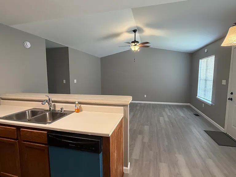 131 Rockyreef Cir — Photo 3