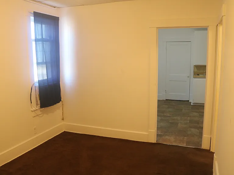 716 E 4th Ave #6 — Photo 5