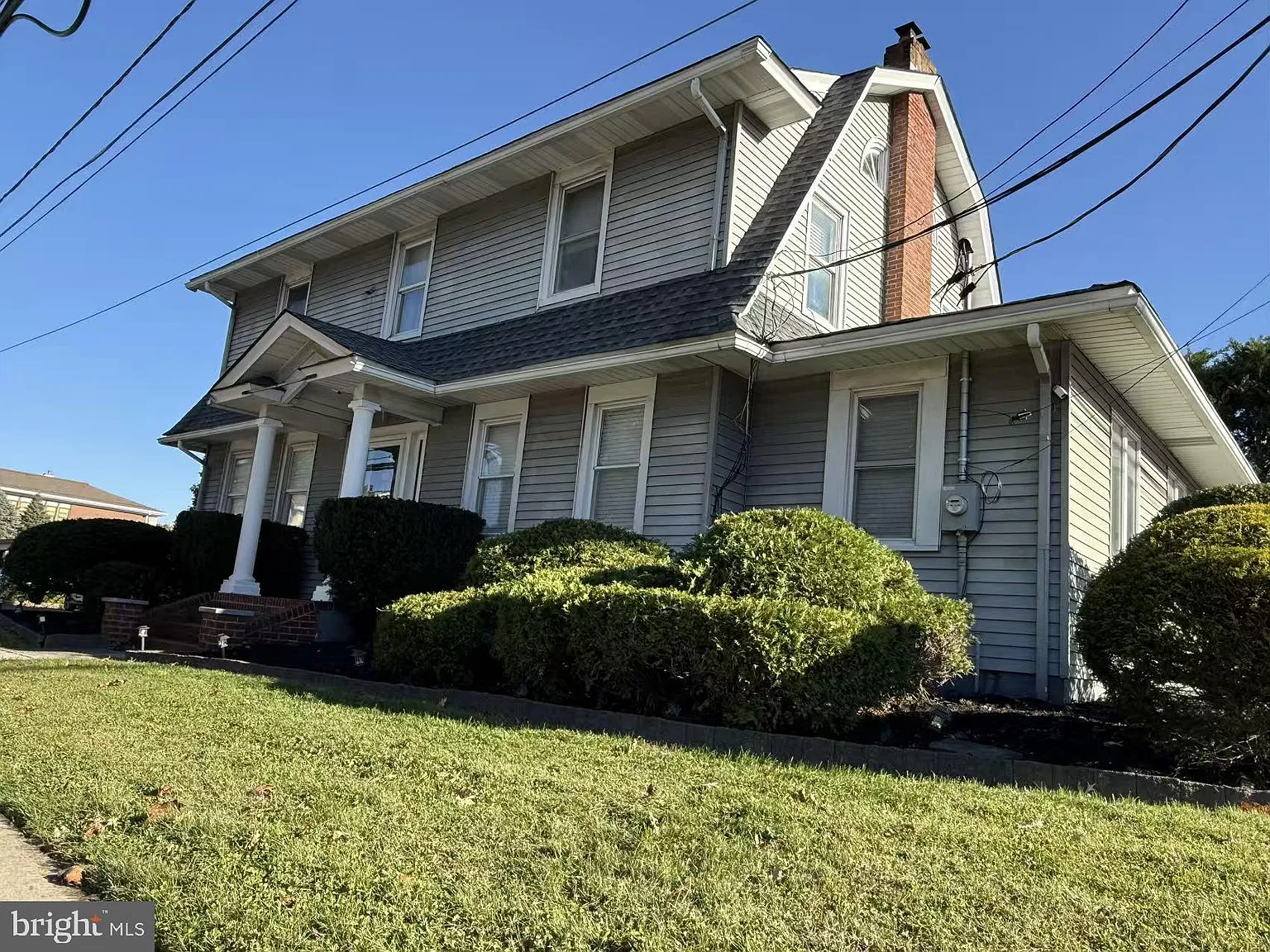 3 bed, 1.0 bath, 1100 sqft, $2,550 — Photo 1