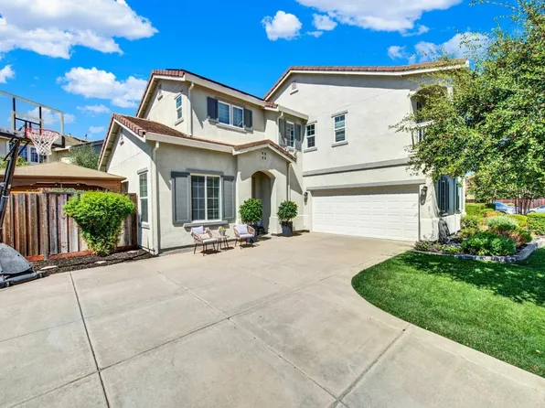 100 Carousel Way, Vacaville, CA 95688
