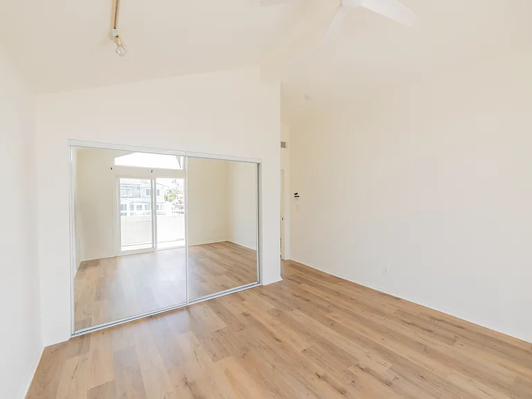 4887 Mission Blvd — Photo 13