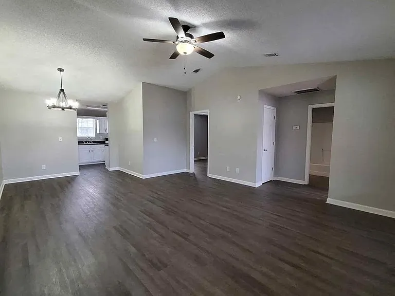 Holly Cove Apartments — Photo 26