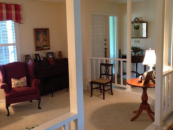 2nd image of 1421 Oakwood Ln