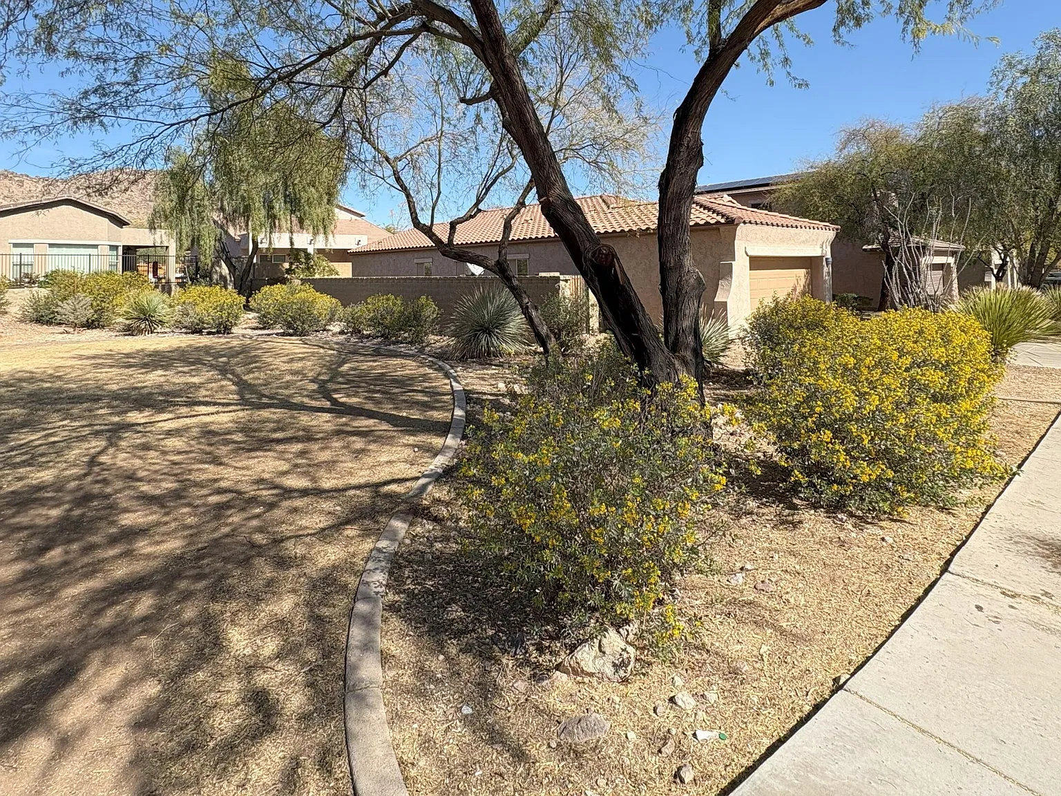 4 bed, 2.0 bath, 1965 sqft, $2,199 — Photo 3