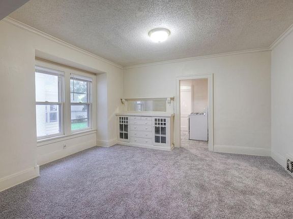 5th image of 2923 Oliver Ave N