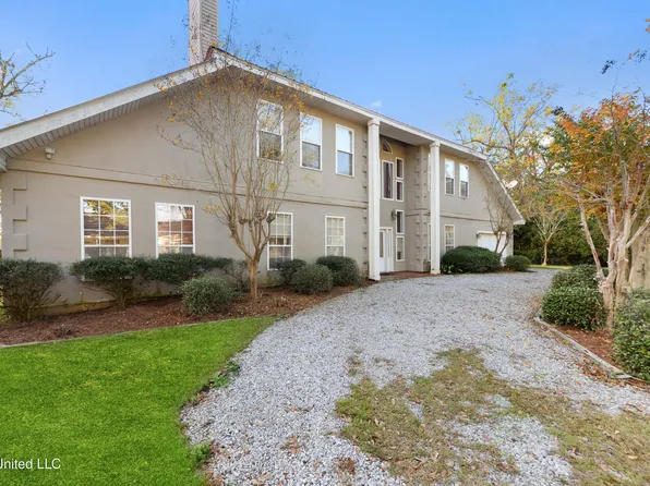 255 Pine Ridge Dr, Waveland, MS 39576