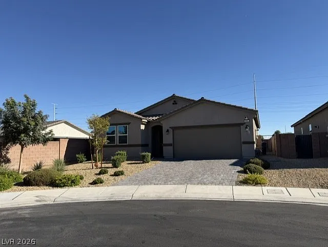 3 bed, 2.0 bath, 1533 sqft, $2,195 — Photo 1