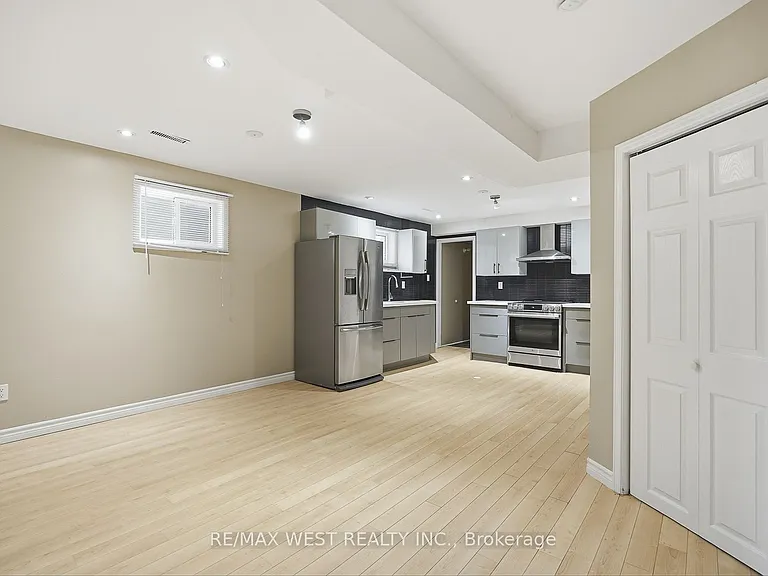 6 Marshall Blvd #BASEMENT — Photo 9