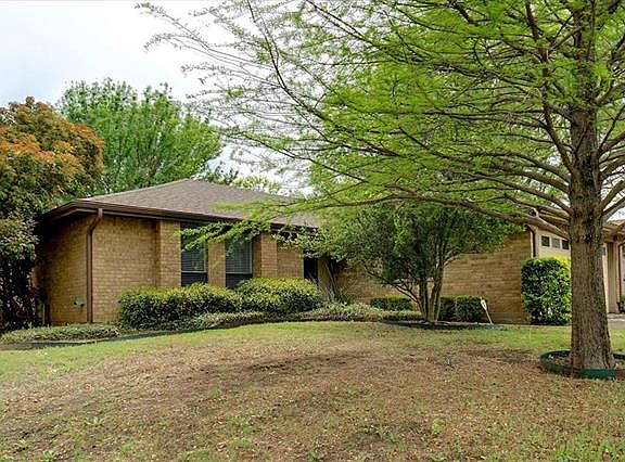 2nd image of 932 Lemontree Dr