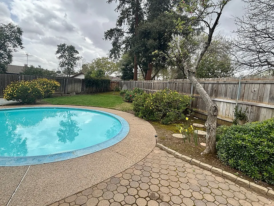 5958 Jeanine Dr