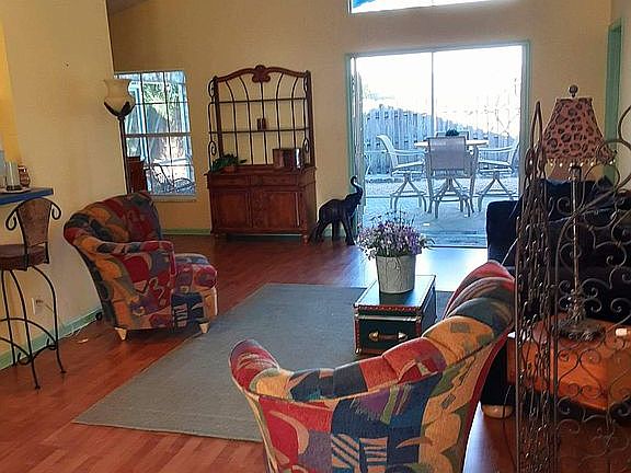 Front door flow to great rm