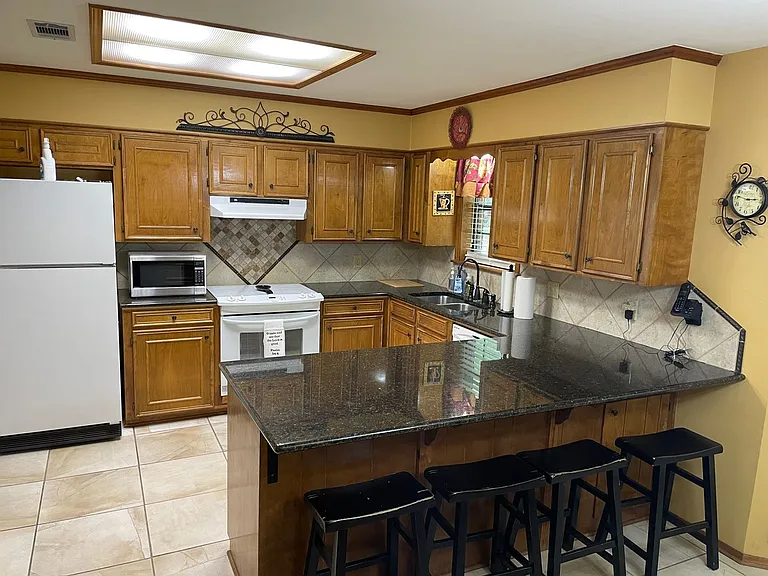 5604 Kenilworth Cir — Photo 7
