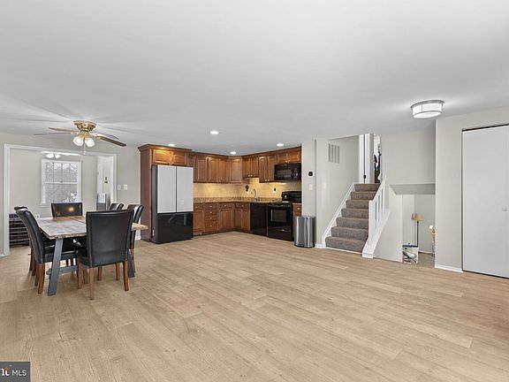 3rd image of 6878 Happyheart Ln
