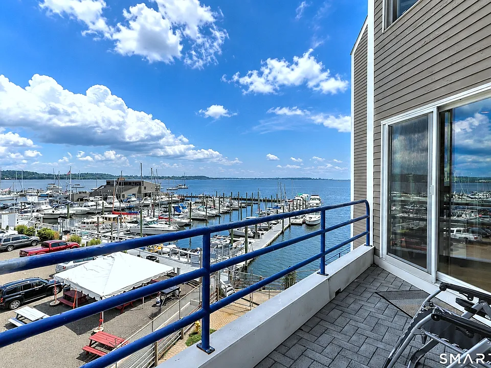 10 Harbour Close #10
