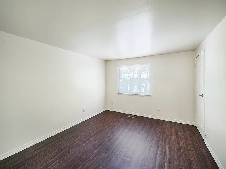 Oakview Apartments — Photo 11