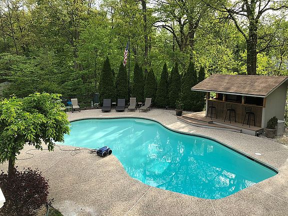3rd image of 53 Waterford Dr