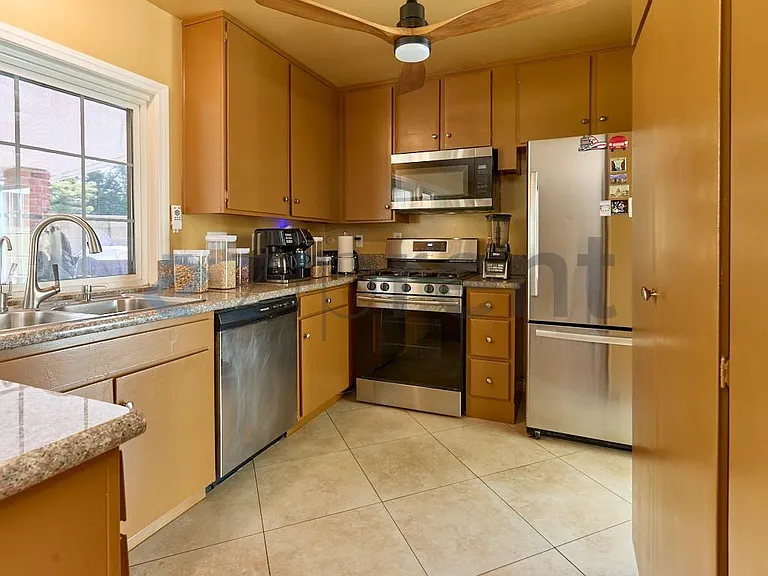 1106 S Clarence St — Photo 4