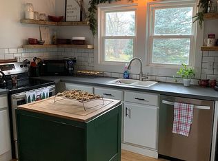 9464 Ridge Rd, Middleport, NY 14105