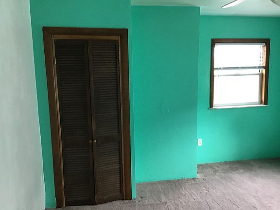 Rear bedroom