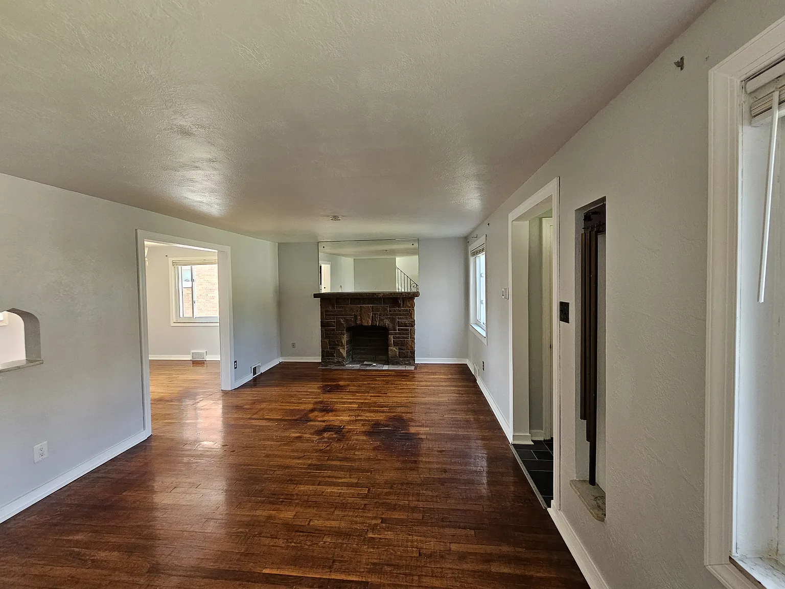 2 bed, 1.5 bath, 1192 sqft, $1,250 — Photo 2
