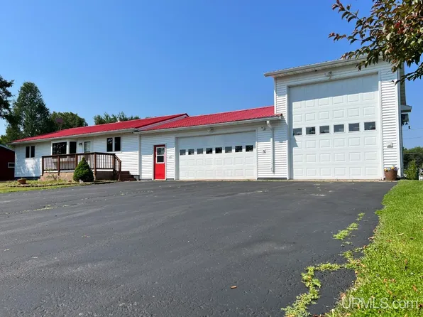 1024 Shields St, Lanse, MI 49946