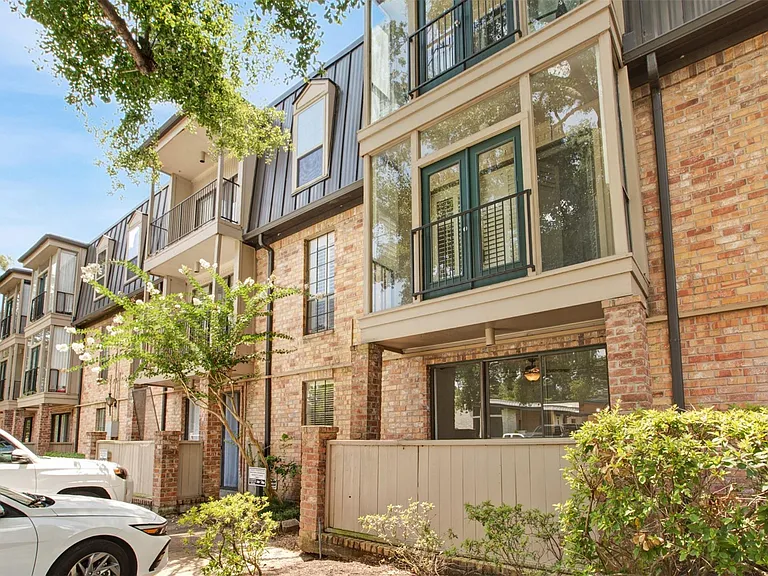 2475 Underwood St #180 — Photo 1