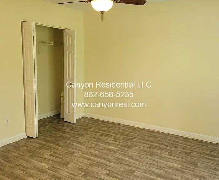 461 Bedford Knoll Dr — Photo 9