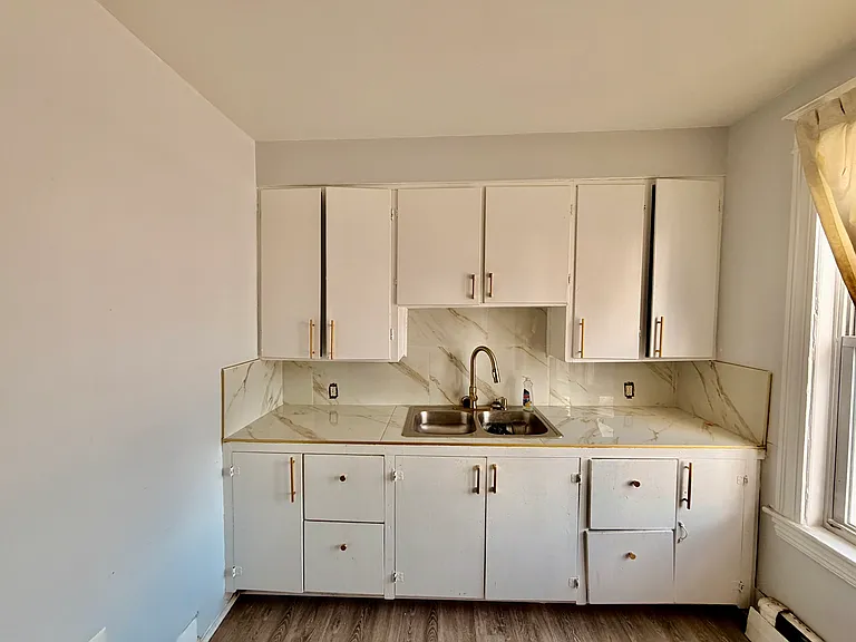 184 Bartlett St #1 — Photo 2