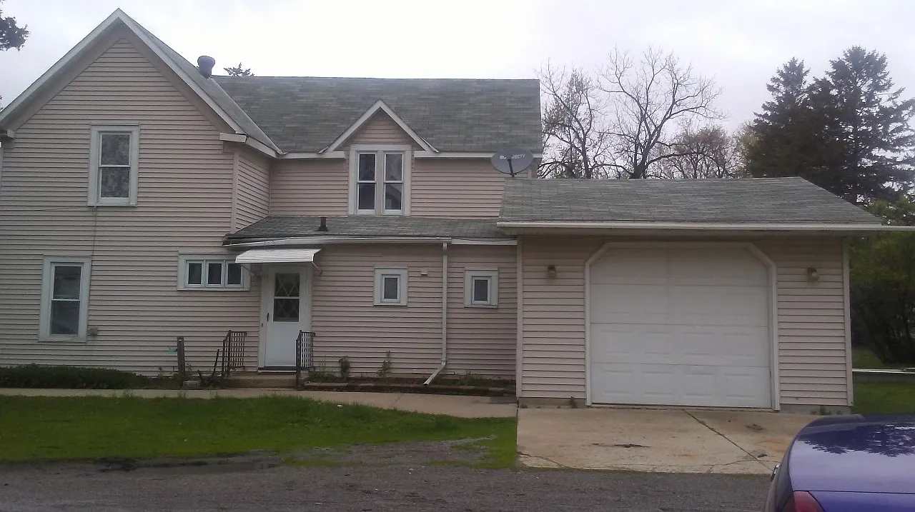 4 bed, 712 sqft, $1,350 — Photo 1